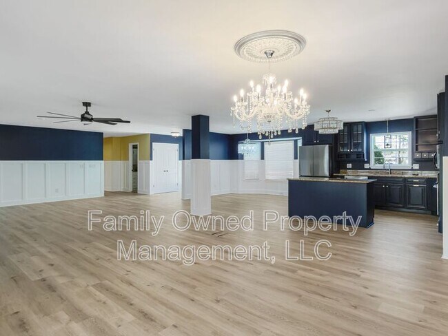 Building Photo - 23 Shadowmoss Pkwy