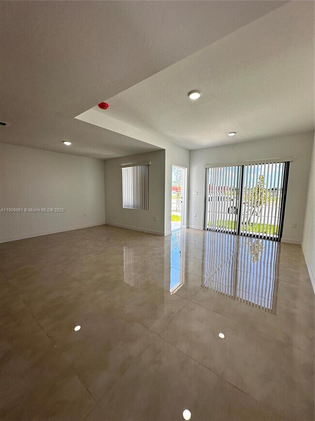 Building Photo - 14577 SW 261 St Ter