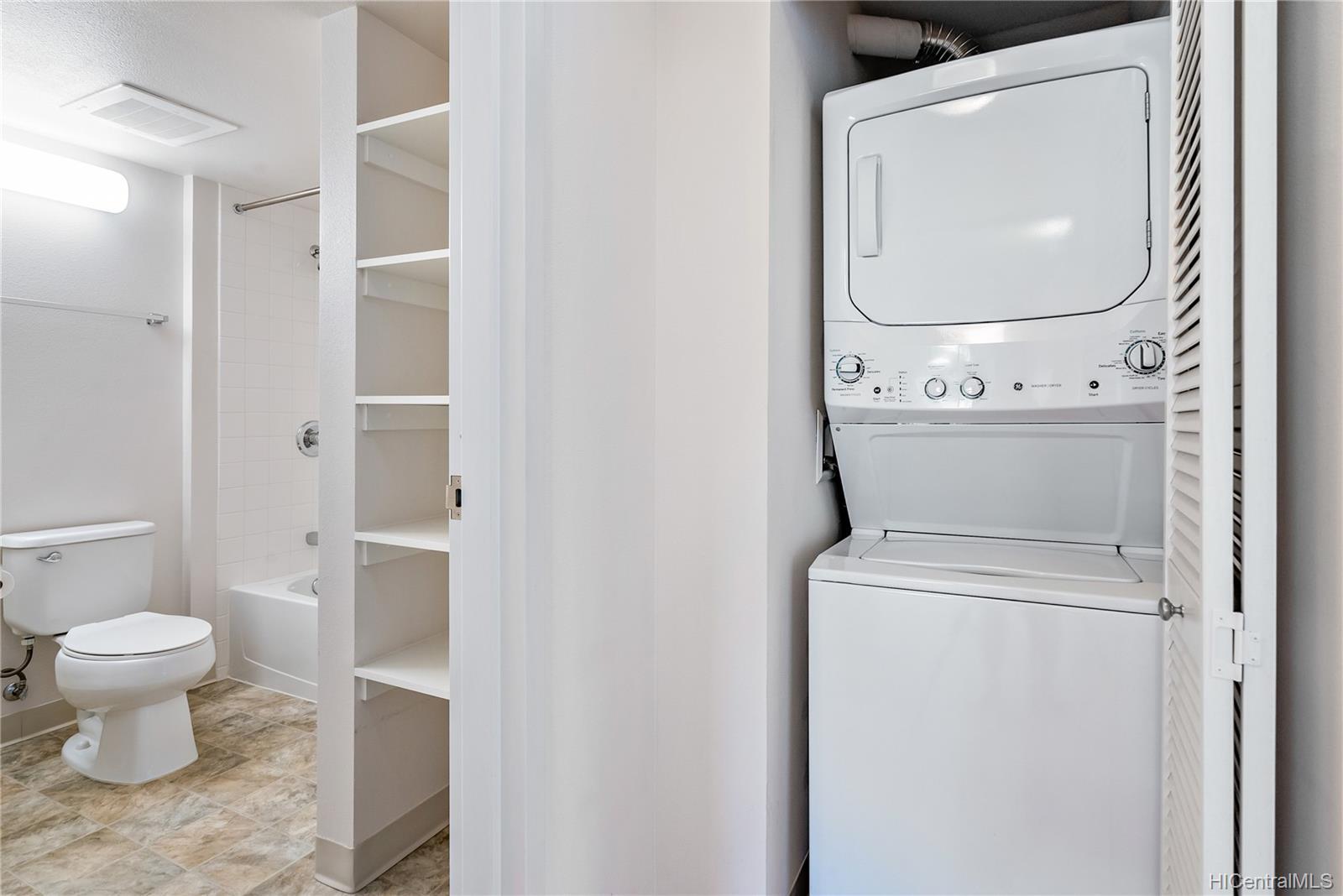 Washer/Dryer and Storage Shelf - 801 South St