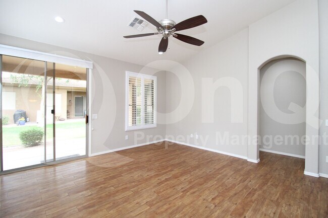 Building Photo - 9634 E Rocky Lake Dr