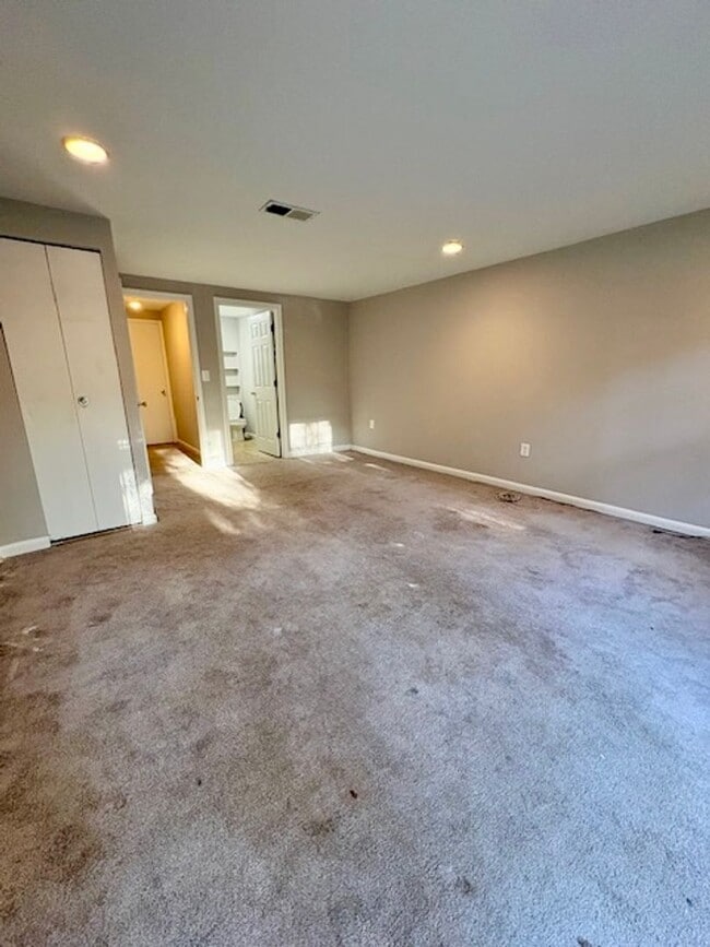 Building Photo - Beautiful end-unit townhome. Walkout basem...