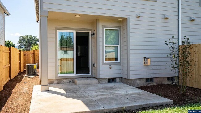 Building Photo - Newly Built 3 Bed / 3 Bath Duplex! $500 Amazon Gift Card! First 1.5 Month's Rent Is Free!