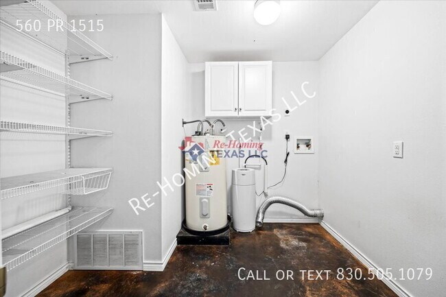 Building Photo - 560 Private Rd 1515