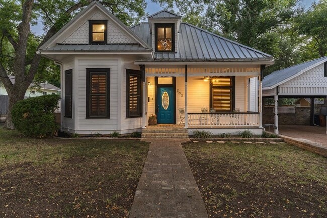 Building Photo - 203 Leland St