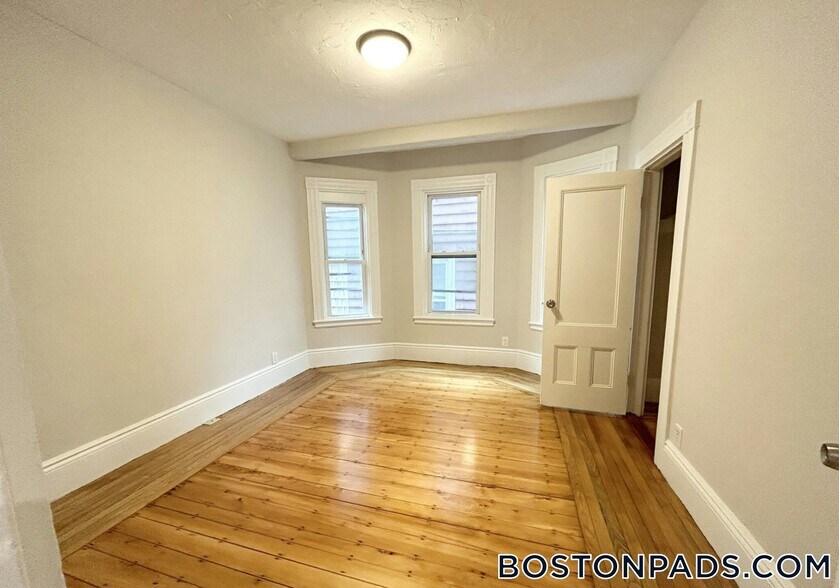 Building Photo - 12 Buttonwood St