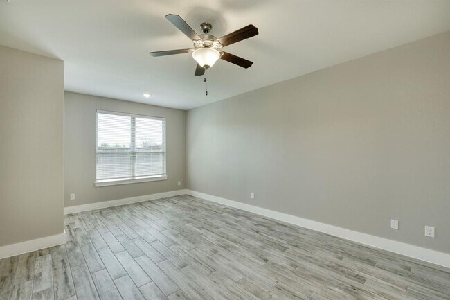 Building Photo - 438 Parkline Dr