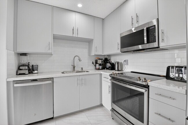 Building Photo - 7563 Glendevon Ln