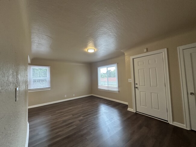 Building Photo - 732 Bieber Ave NE