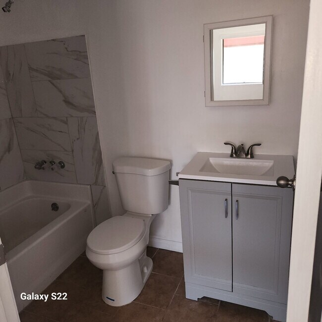 Building Photo - 339 Irving Ave