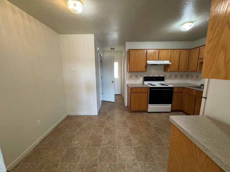 Building Photo - 404 Brittney Way