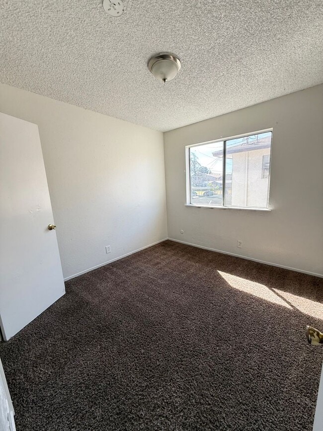 Building Photo - 3308 E Olive Ave