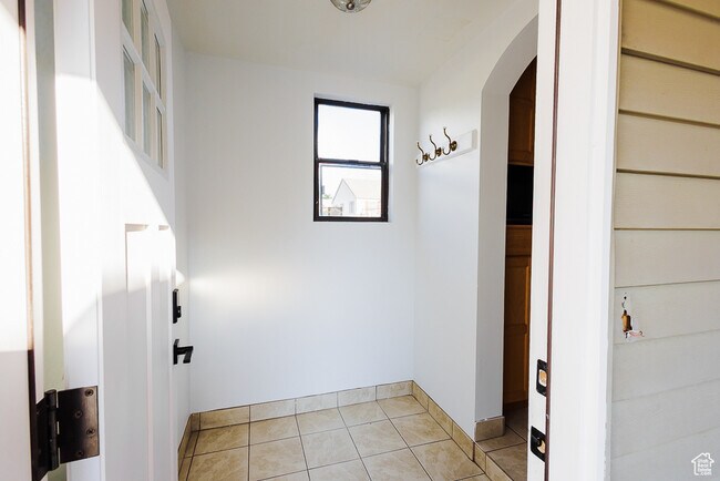 Building Photo - 8544 S 300 E