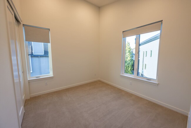 Building Photo - Riverside Townhomes - Waterfront Living in...