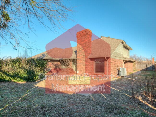 Building Photo - 2704 Silvertree Dr