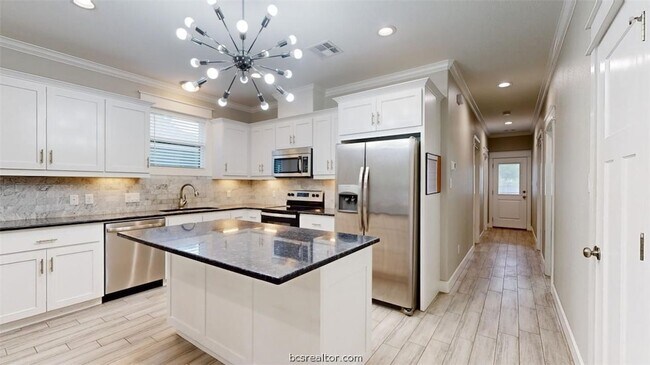 Building Photo - 513 Kubin St