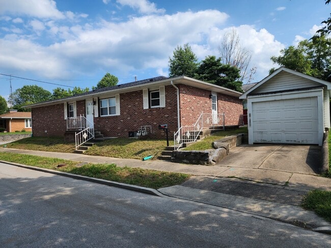 Building Photo - 61 E Park St