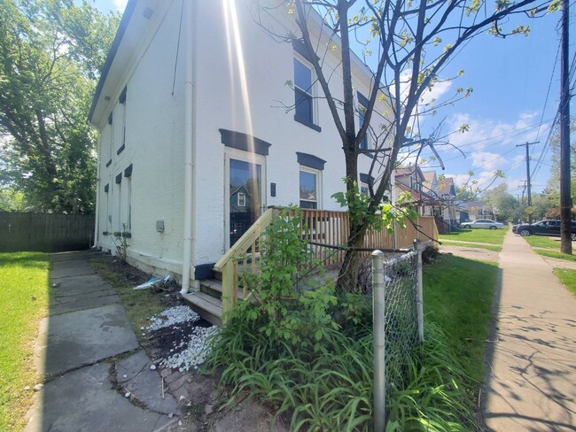 Building Photo - 7401/7311 Brinsmade Ave