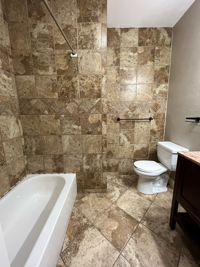 Building Photo - 185 Lodi Way