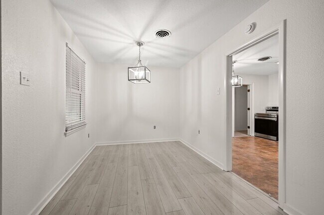 Building Photo - 8955 Alma Dr