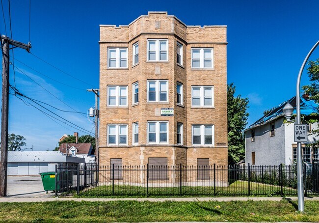 Building Photo - 7846 S Saginaw