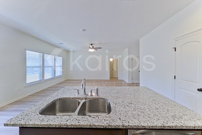 Building Photo - 204 Salvat Dr