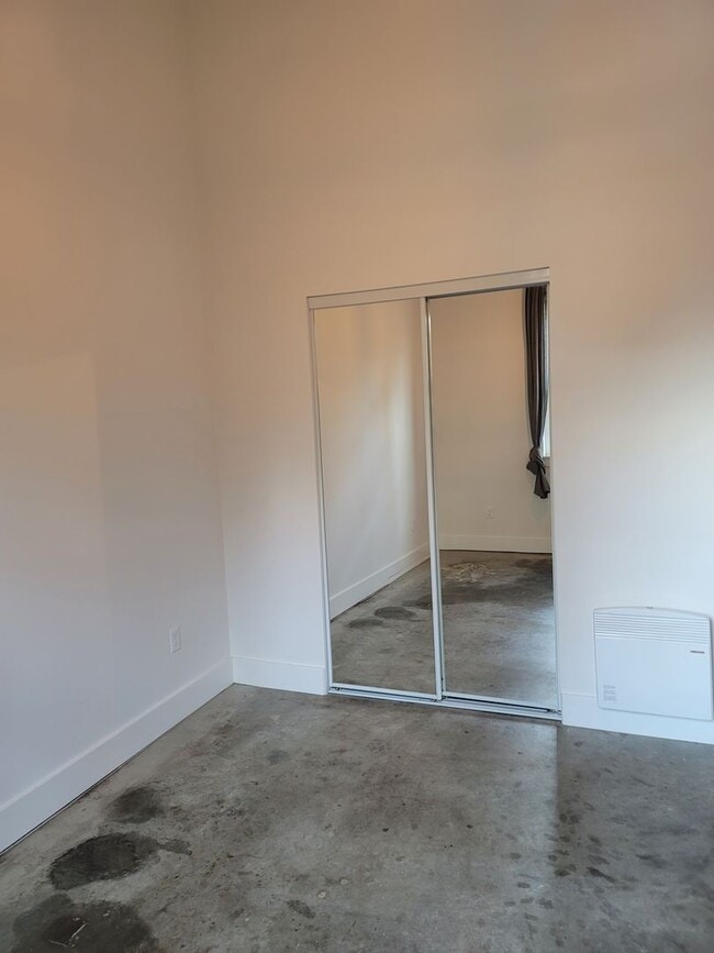 Building Photo - 7008 NE Rodney Ct