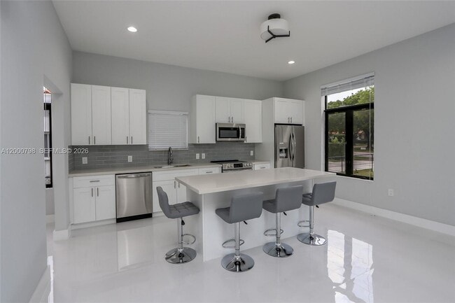 Building Photo - 5126 SW 57th Ave