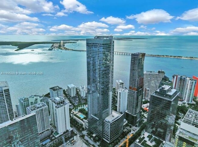 Building Photo - 1435 Brickell Ave