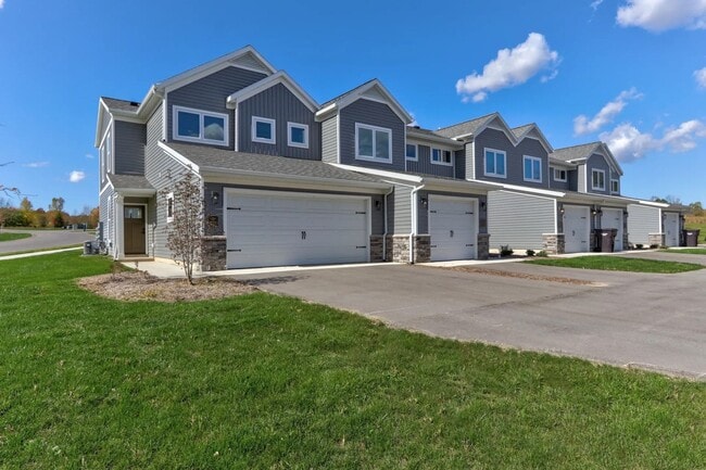 Building Photo - Lilac | Three Bedroom - no basement