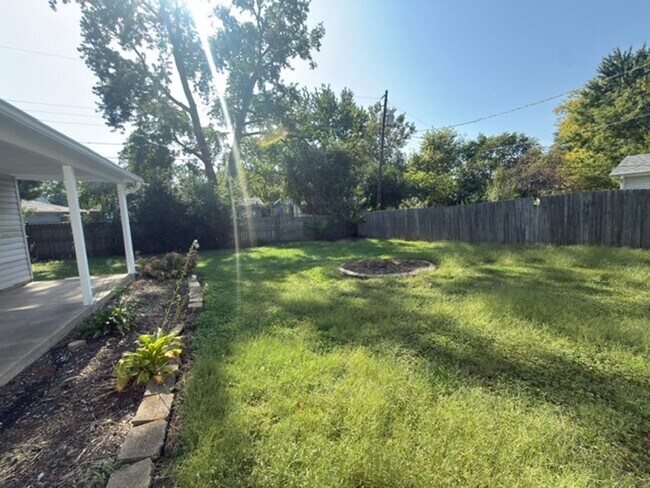 Building Photo - 1411 Scottsdale Dr
