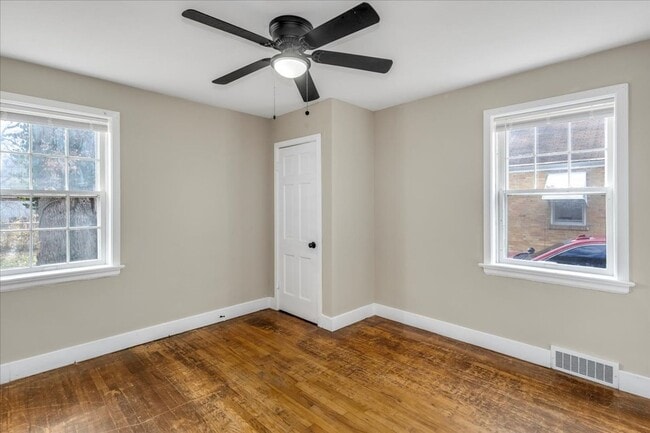 Building Photo - Section 8 Welcome !  Spacious 3 Br / 1 BA Home For Rent in Ferguson