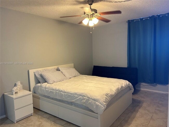 Building Photo - 2701 Riverside Dr