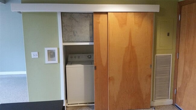 Building Photo - 710 Colorado St