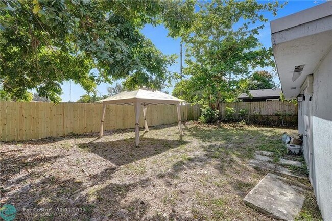 Building Photo - 6128 SW 39th St