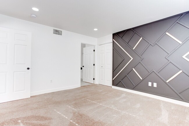 Building Photo - 5792 Ambassador Ave