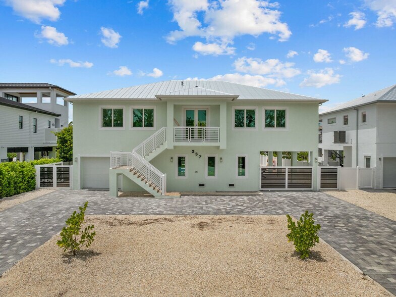 Building Photo - 83 Pescayo Ave