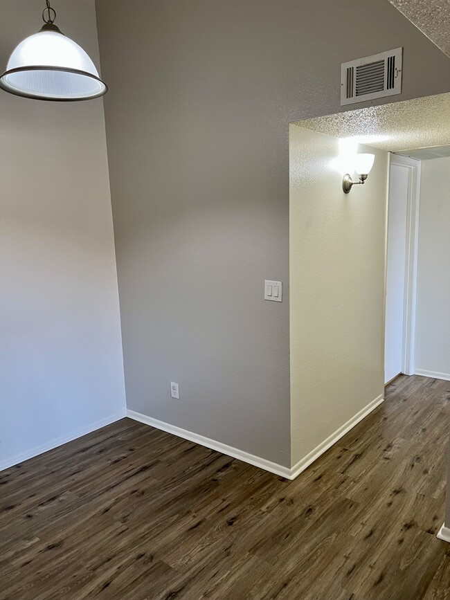 Building Photo - 2194 N Pantano Rd