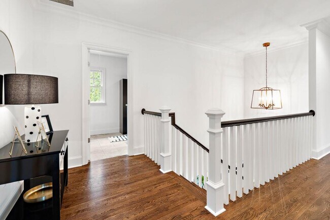 Building Photo - 1737 Barnesdale Way NE