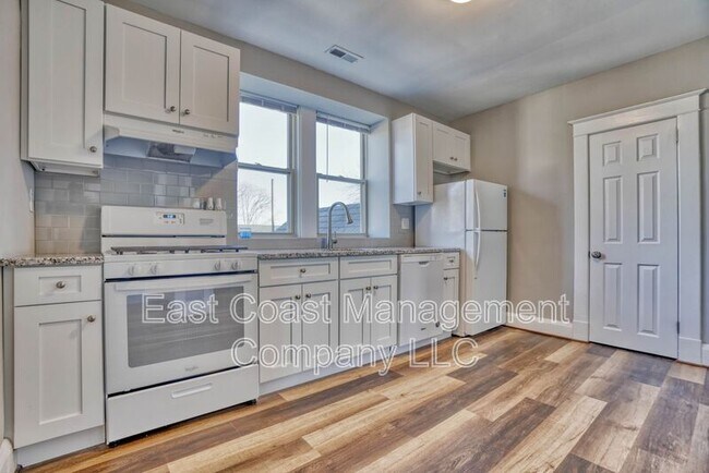 Building Photo - 2110 Taylor Ave