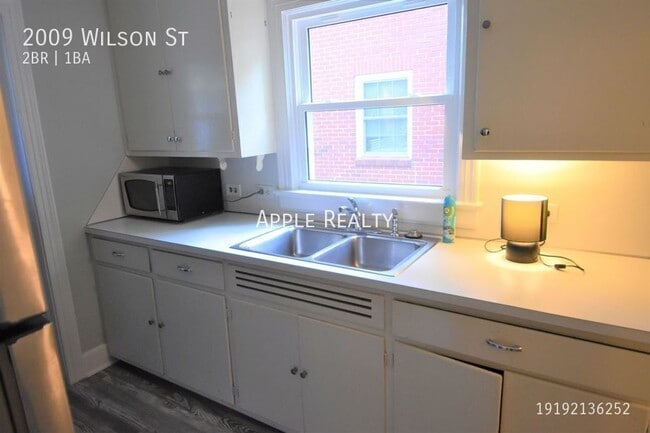 Building Photo - 2009 Wilson St