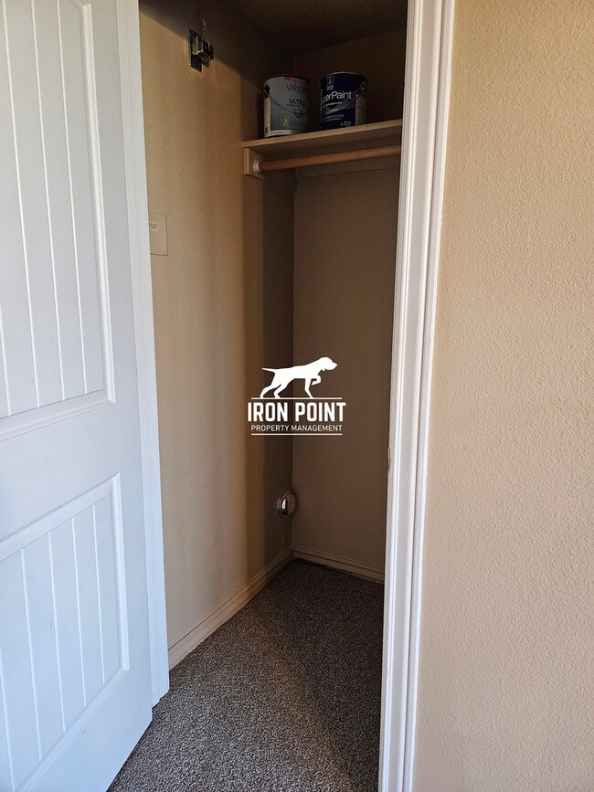 Building Photo - ELD4017