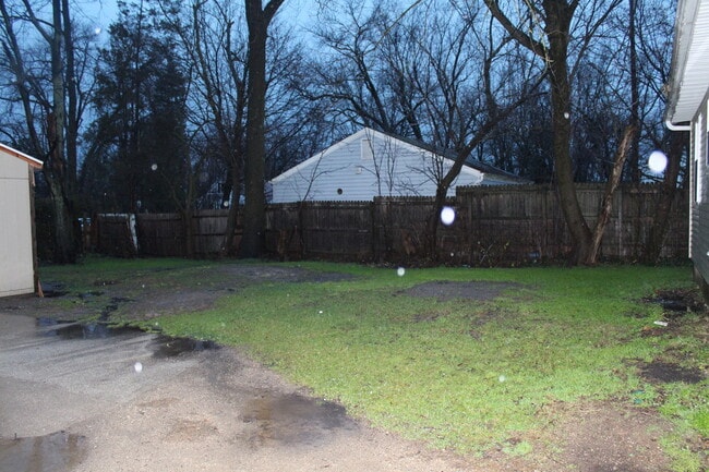 Building Photo - 1519 Baker Dr