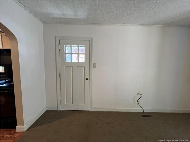 Building Photo - 211 Ellington St