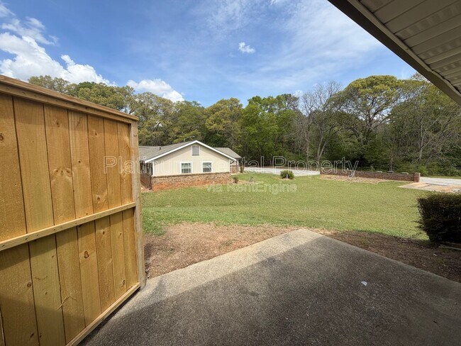 Building Photo - 1492 Waverly Way