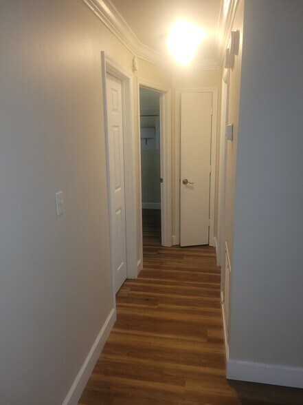 Building Photo - 21 Crescent Lake Dr