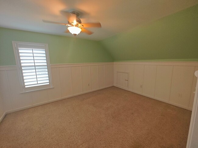 Building Photo - 4 bedroom home with a garage on cull de sa...
