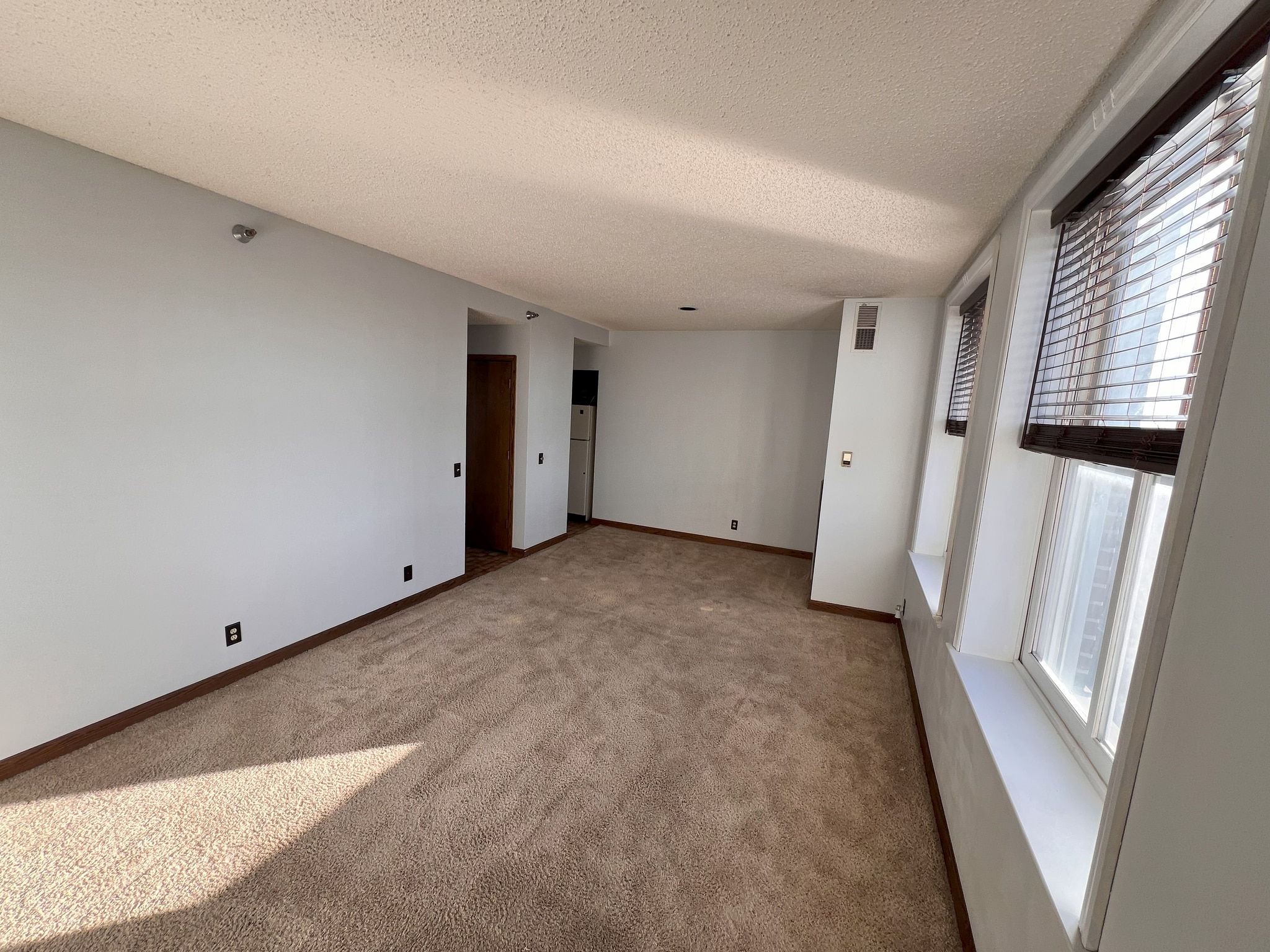 Building Photo - 123 N Locust St