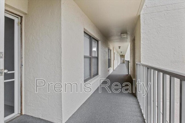 Building Photo - 900 Cove Cay Dr