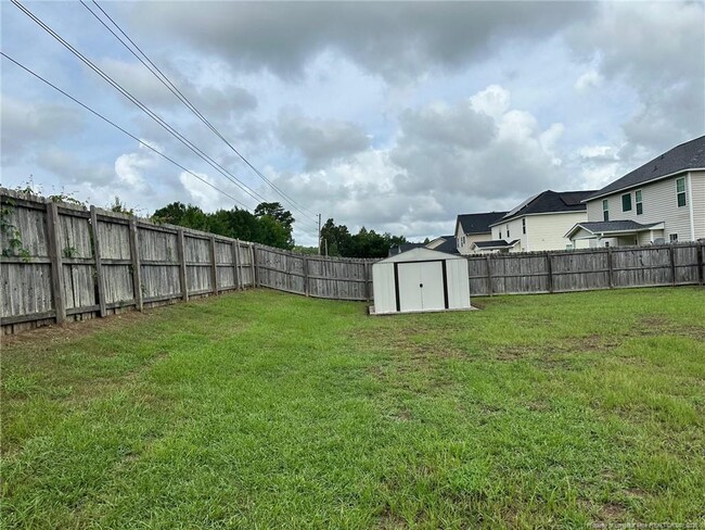 Building Photo - 654 Hogart St