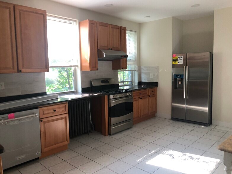 Building Photo - 16 Copenger St